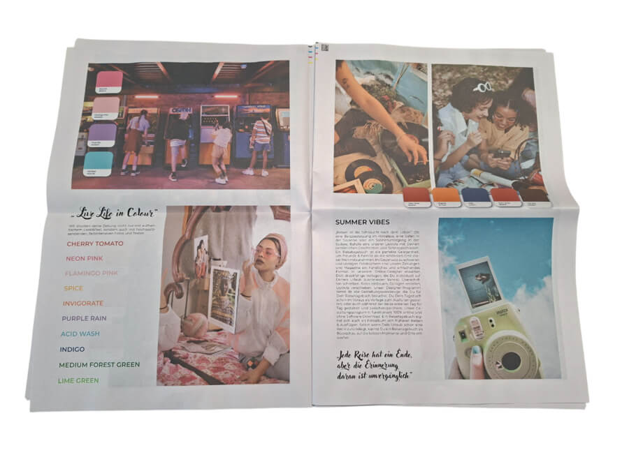 Vue intérieure d'exemplaire gratuit d'échantillon de papier pour impression de journal en ligne en petits tirages